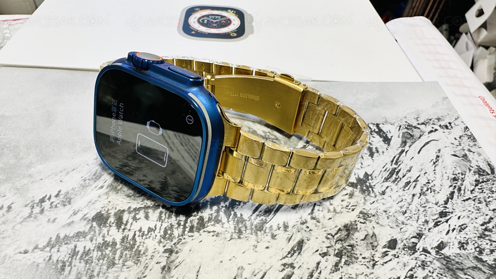 Apple Watch Ultra bleue anodisée signé De&nbsp;Billas&nbsp;Lux